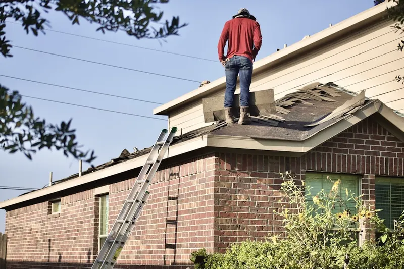 Professional roofer working on a residential roof in Bourbonnais